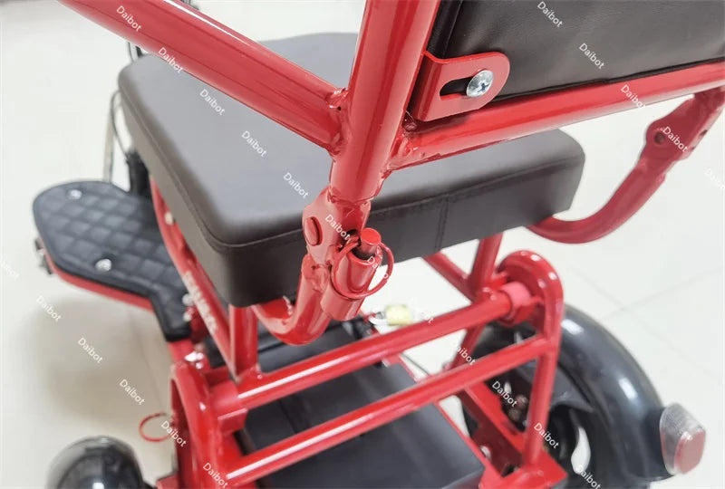 700W Powerful 3 Wheel Mobility Scooter With Seat For Elderly Folding Double Motor Electric Scooter With Pull Rod Luggage Travel